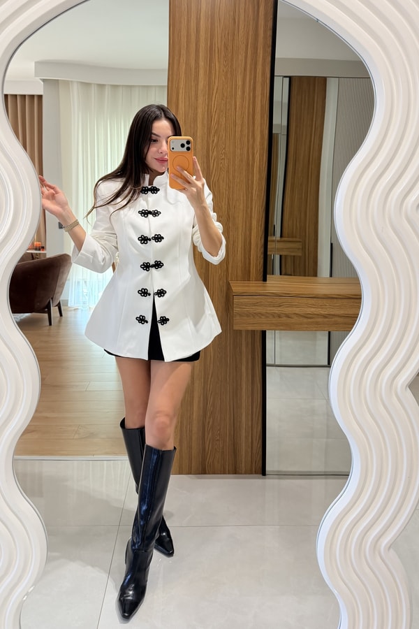 Napolion Beyaz Nakış Düğmeli Blazer Ceket