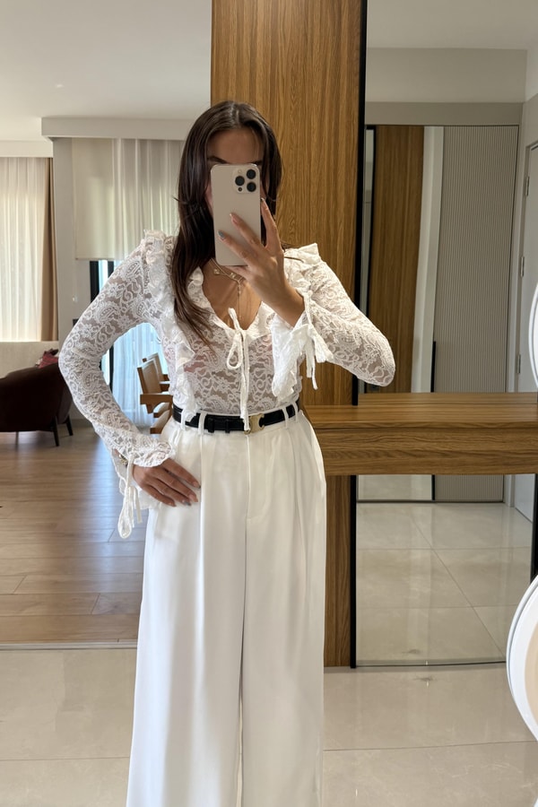 Nilly Beyaz Dantel Fırfırlı Bluz