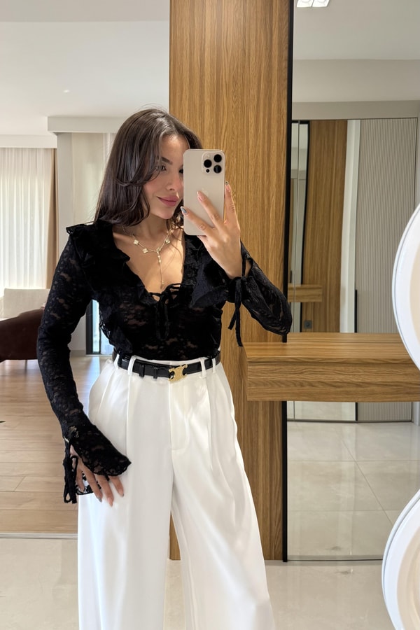 Nilly Siyah Dantel Fırfırlı Bluz