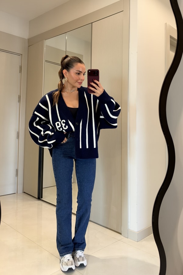 Nomad Lacivert Çizgili Ve Numara Detaylı  Hırka