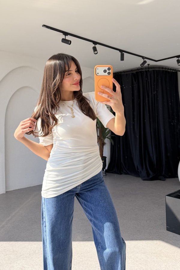 Oswald Beyaz Vatkalı Yandan Büzgülü Tshirt