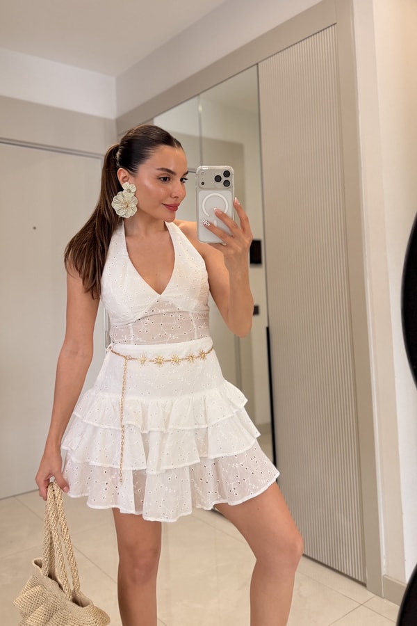 Parsley Beyaz Brode İşlemeli Halter Yaka Crop