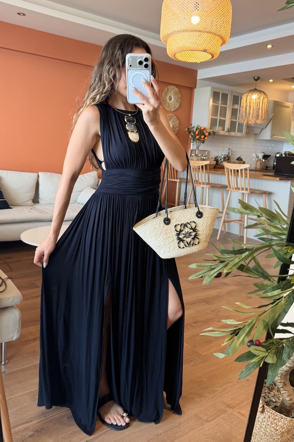 Patriks Siyah Drape Detaylı Yırtmaçlı Elbise