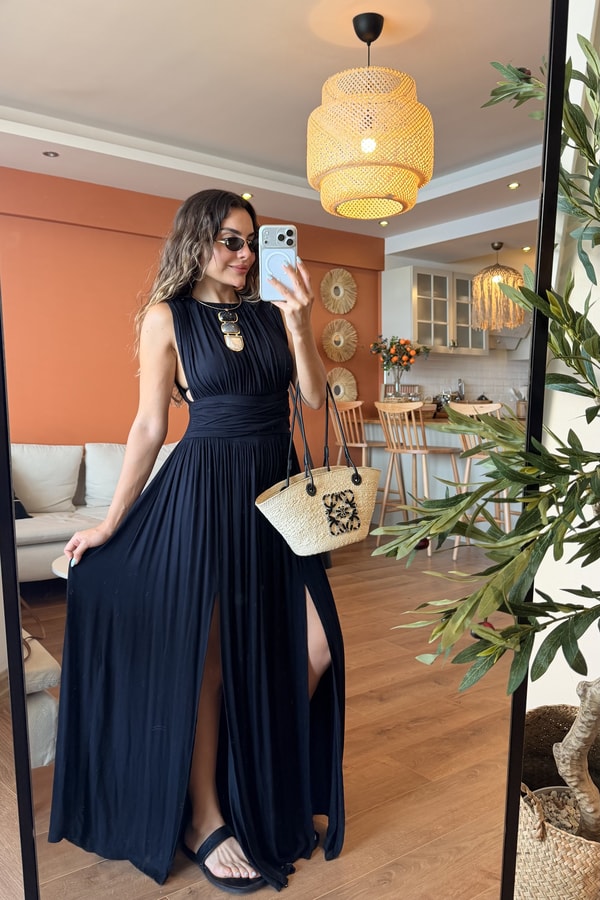 Patriks Siyah Drape Detaylı Yırtmaçlı Elbise