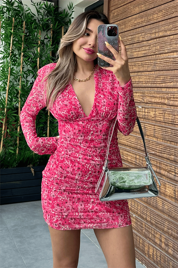 Pembe çiçek desenli vatkalı elbise