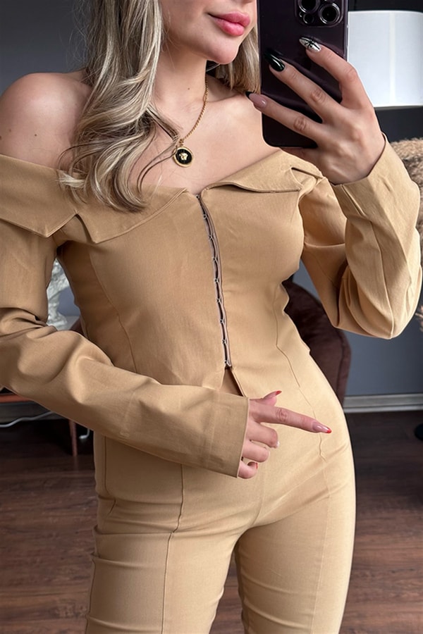 Polene madonna yaka karamel crop gömlek