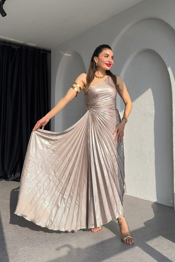 Prettie Tek Omuz Piliseli Asimetrik Elbise-Silver