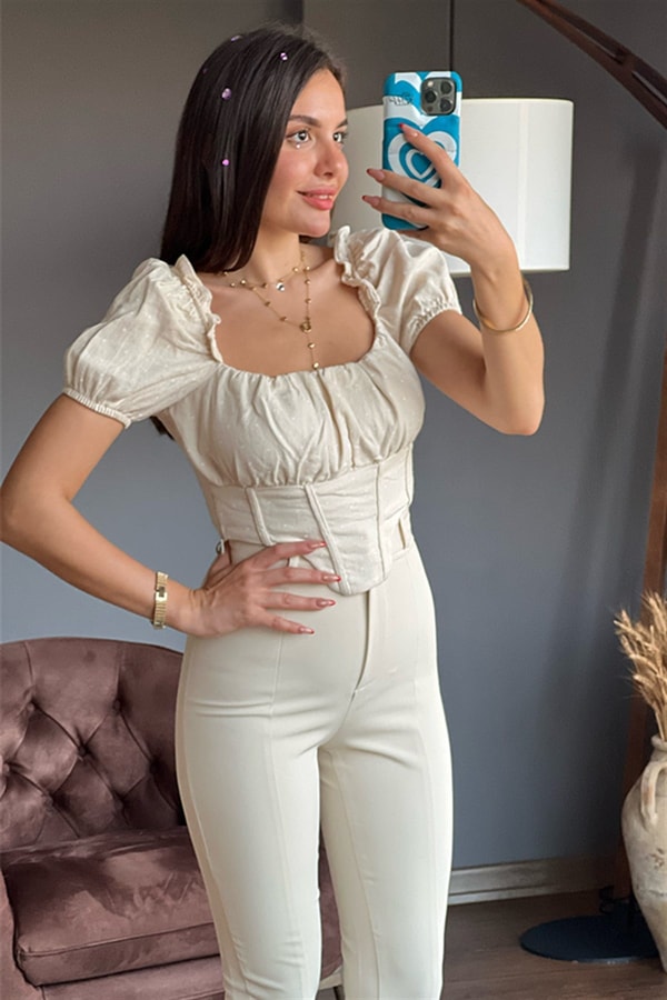 Rena beyaz puantiyeli bej balenli crop