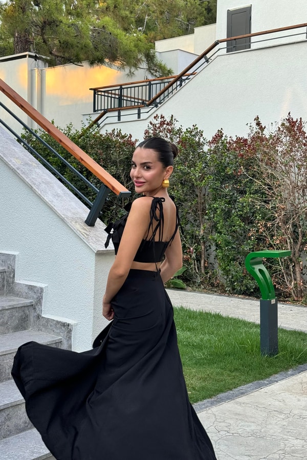 Rita Siyah Çiçekli Çan Etekli Takım