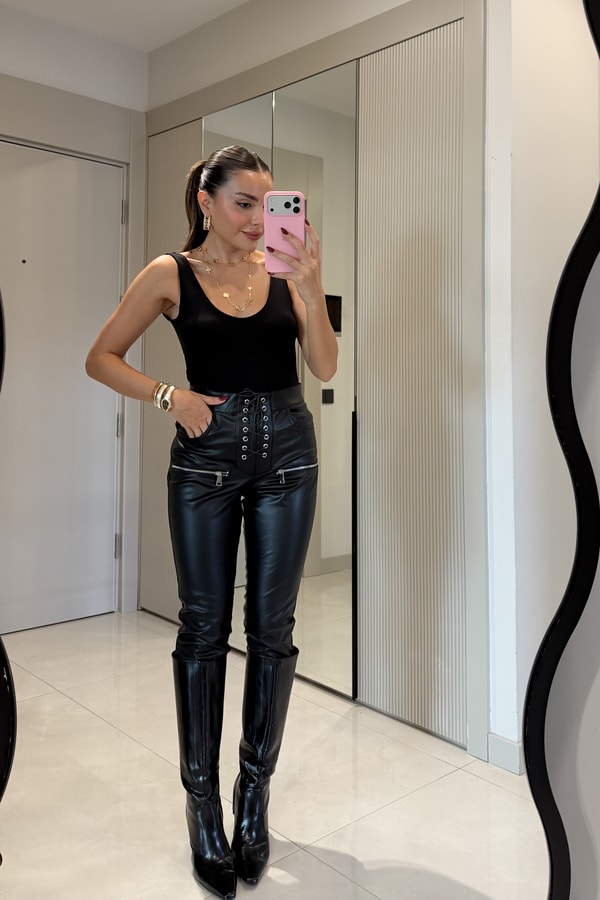 Riviera Siyah Kuşgözü Bağcık Detaylı Deri Pantolon
