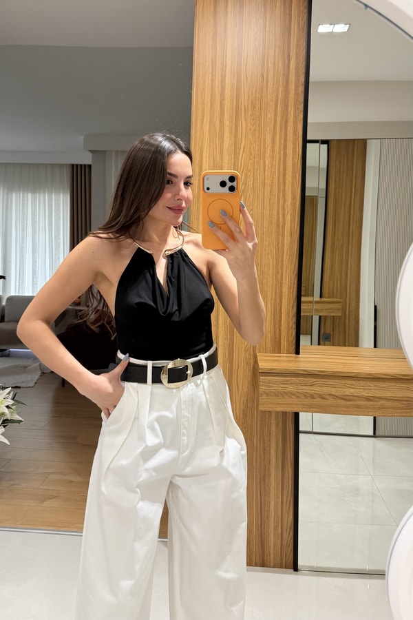 Rosalie Siyah Kolye Detaylı Bluz