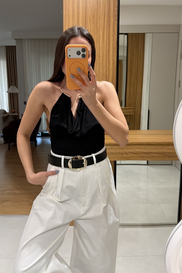 Rosalie Siyah Kolye Detaylı Bluz