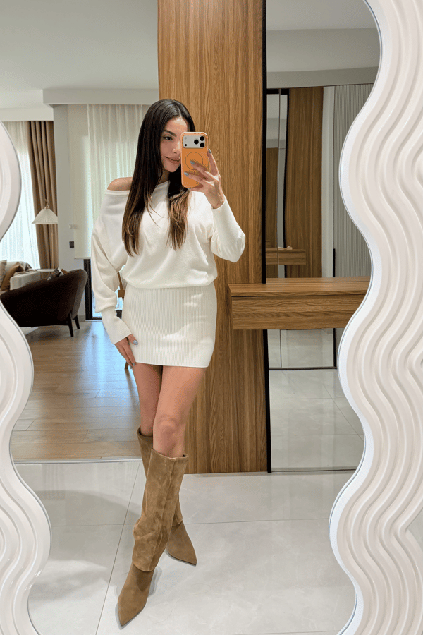 Selina Beyaz Düşük Omuz Mini Triko Elbise