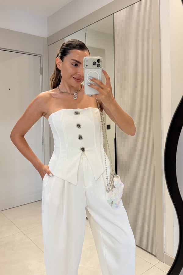Shakira Beyaz Düğmeli Straplez Büstiyer