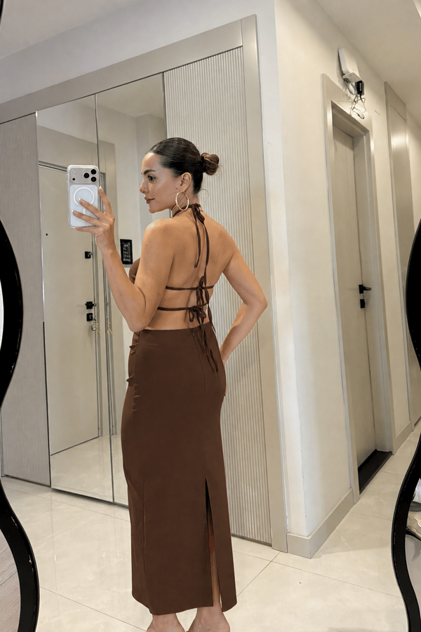 Shanna Kahve Kolye Detaylı Sırt Dekolteli Elbise