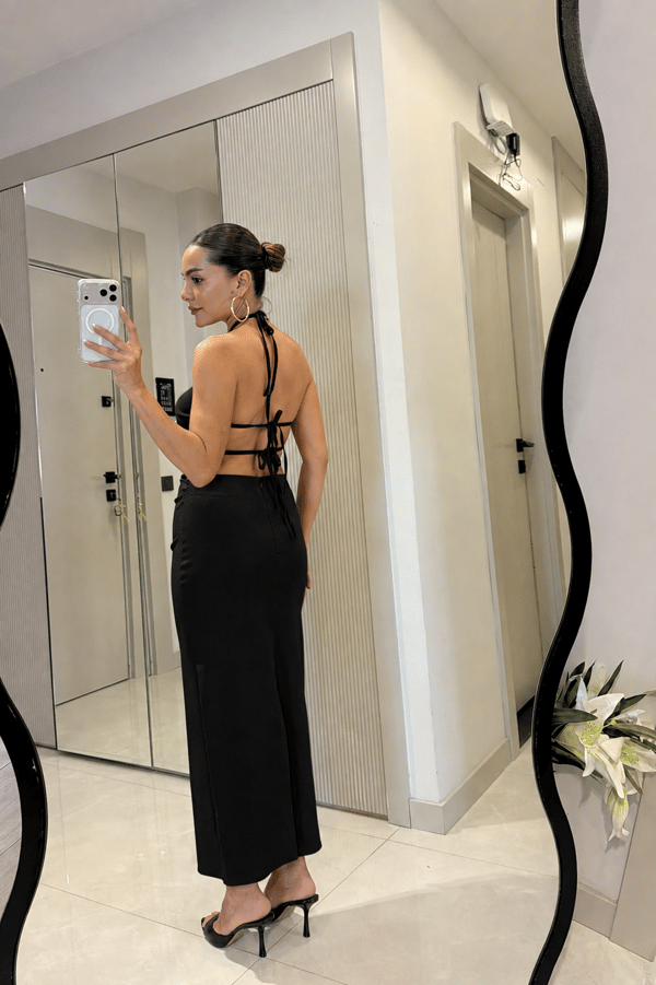 Shanna Siyah Kolye Detaylı Sırt Dekolteli Elbise