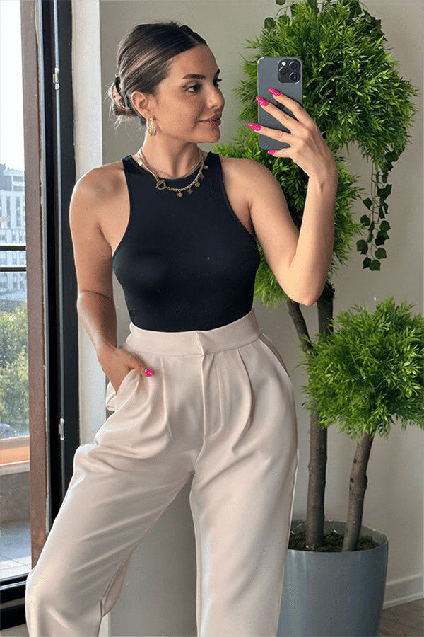 Siyah halter yaka bodysuit