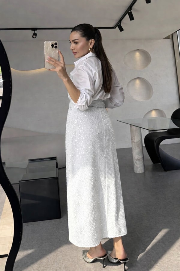 Sofia Beyaz Payetli Yırtmaçlı Etek