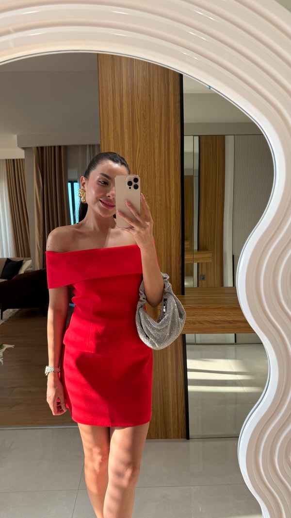 Solven Kırmızı Etekli Premium Takım