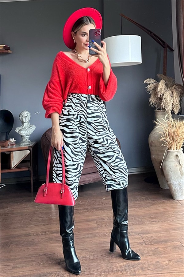 Taşlı kırmızı peluş hırka