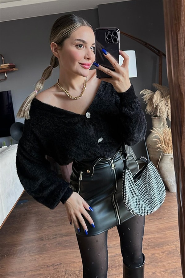 Taşlı siyah peluş hırka