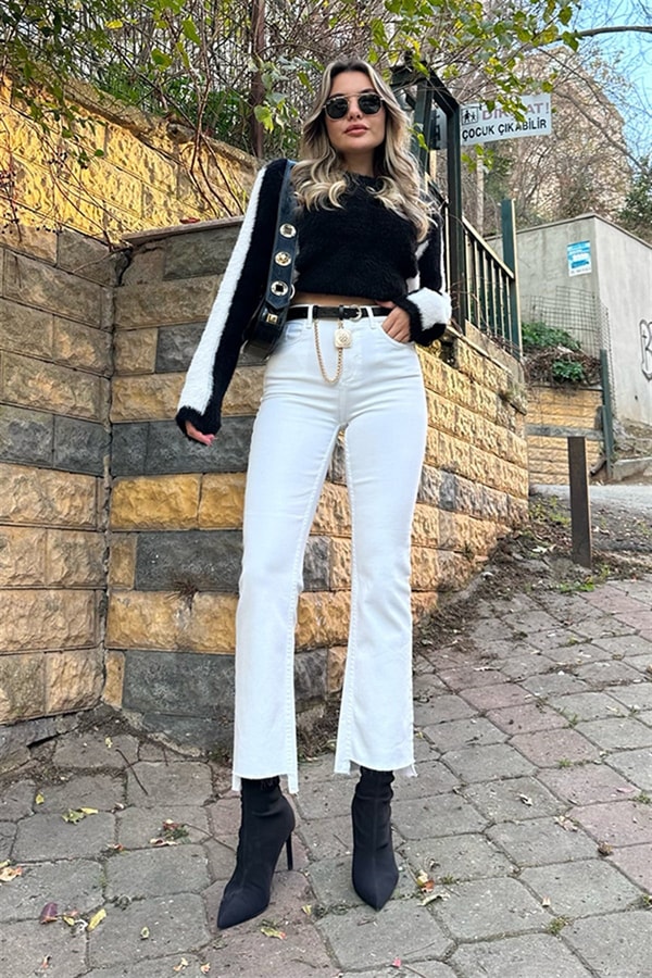 Zr paçası kesikli beyaz mom jean