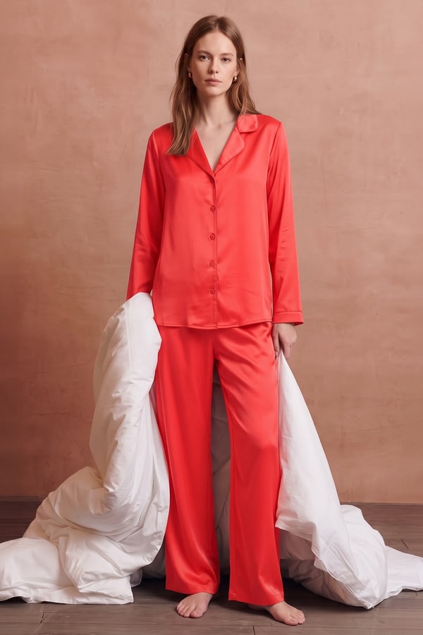 Mısırlı Kadın Bambu Saten Pijama Takımı Kırmızı