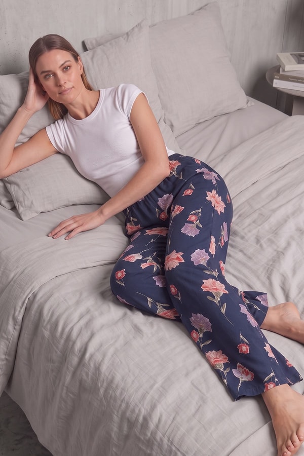 Mısırlı Kadın Viskon Çiçekli Alt Pijama Açık Lacivert