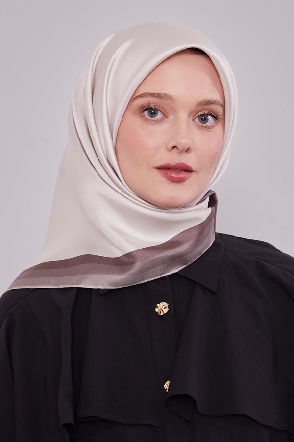 Açık Bej Kenar Bordürlü Twill İpek Eşarp