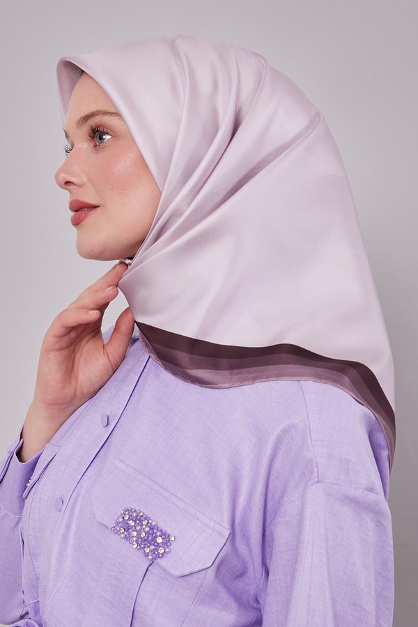 Açık Lila Kenar Bordürlü Twill İpek Eşarp