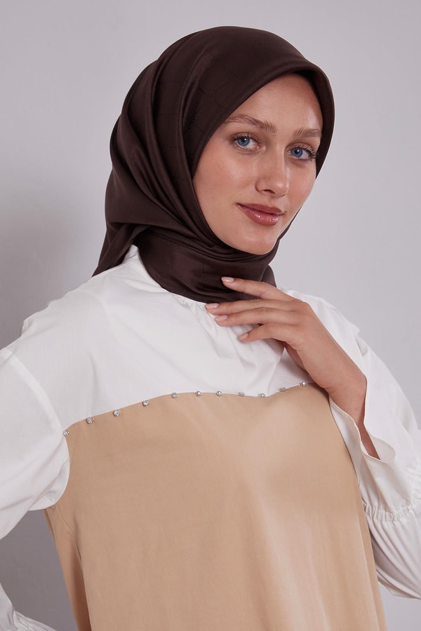 Acı Kahve L Desen Monogram İpek Eşarp