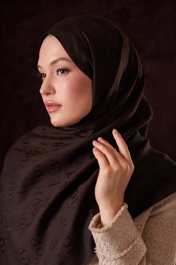 Acı Kahve Yazı Baskılı Naia Jakar Şal