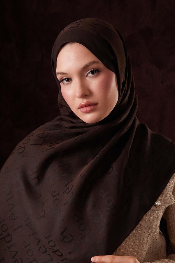 Acı Kahve Yazı Baskılı Naia Jakar Şal