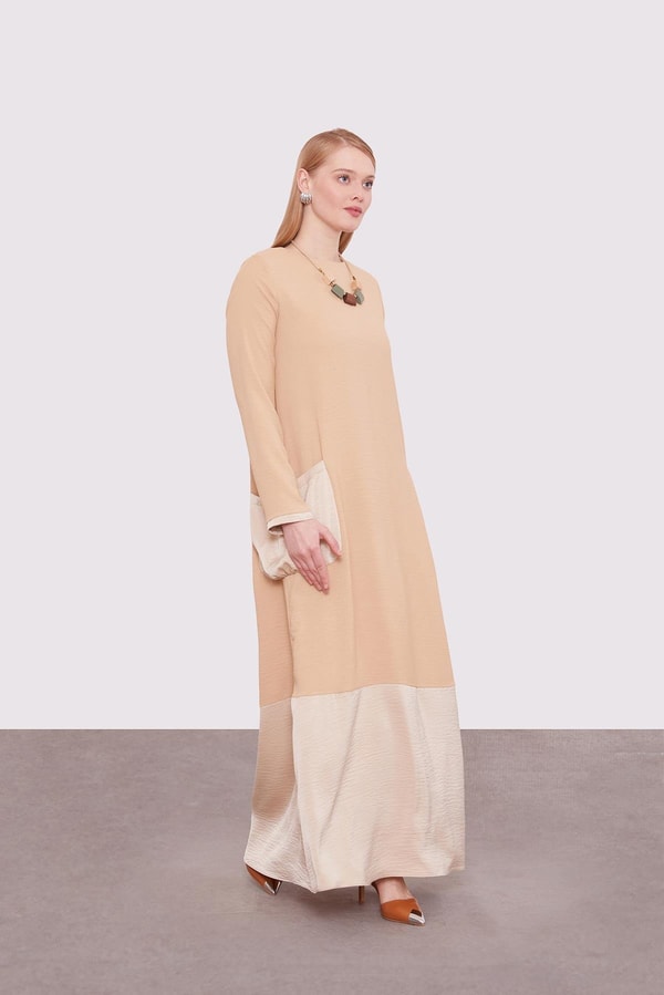 Bej Büyük Cep Detaylı Elbise