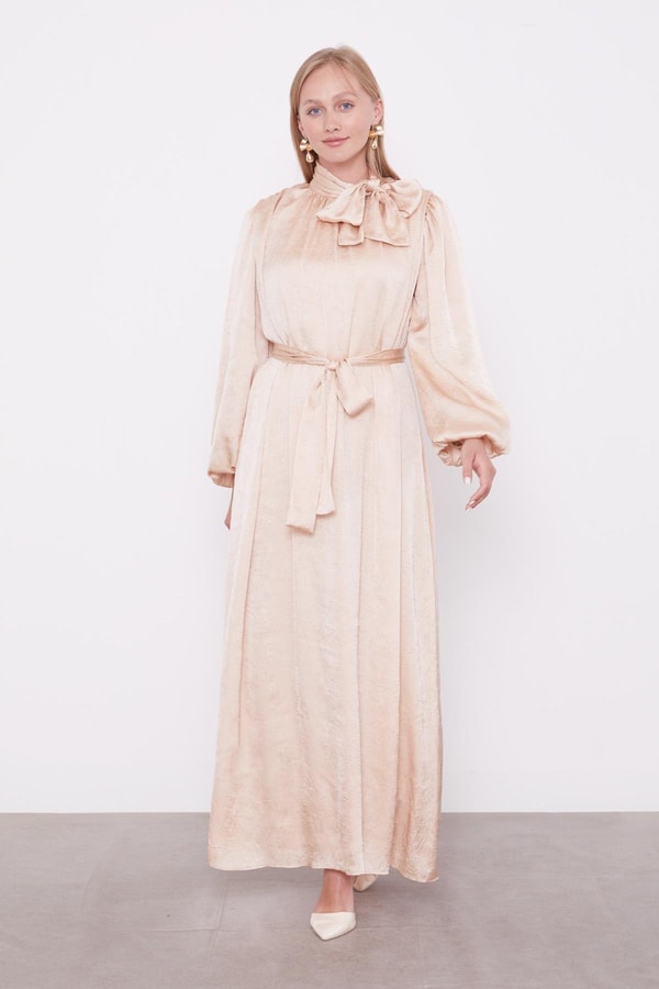 Bej Kuşak Detaylı Saten Kraş Elbise