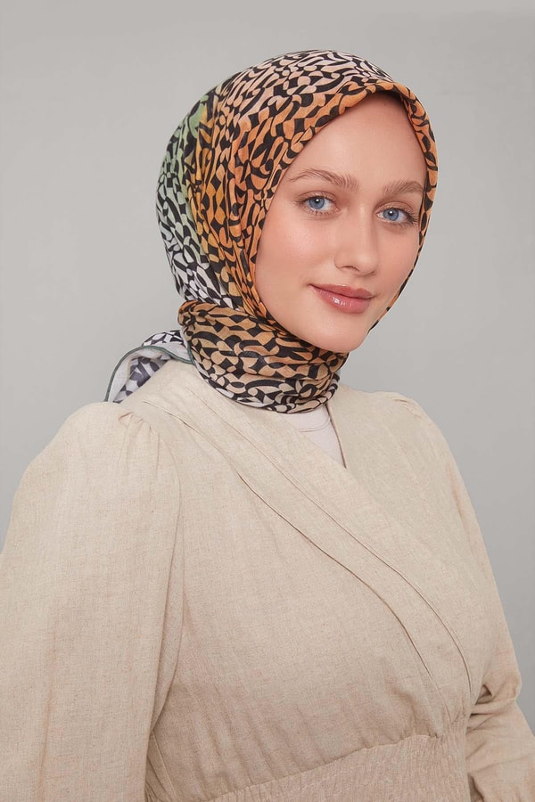 Bej Renk Geçişli Desen Soft Eşarp