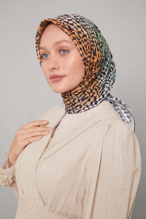 Bej Renk Geçişli Desen Soft Eşarp