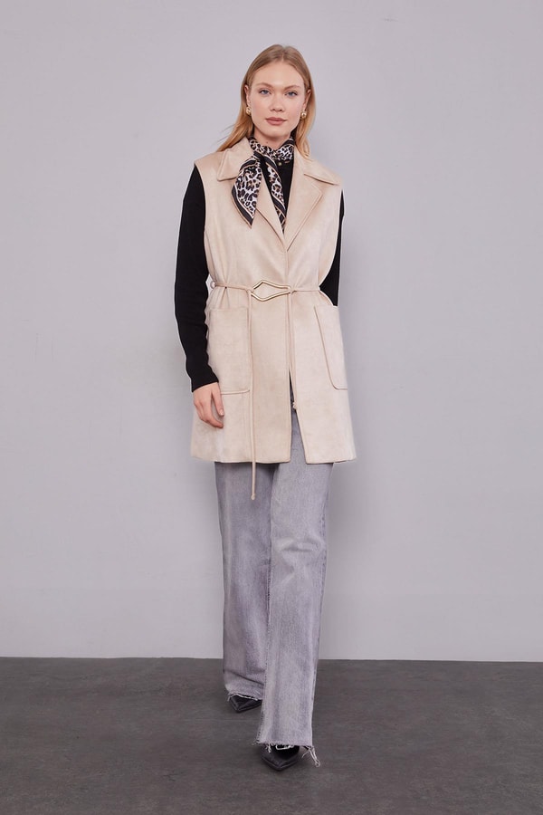 Bej Süet Kemer Detaylı Yelek