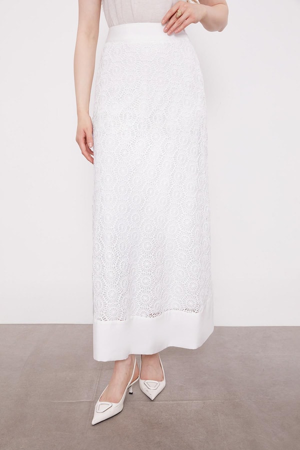Beyaz Çiçek Dantelli Etek Takım