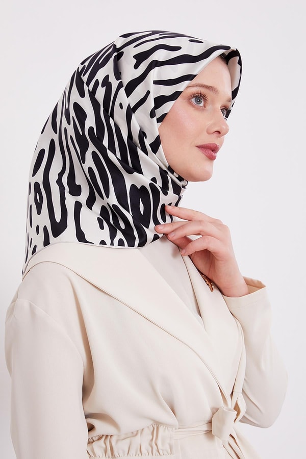 Beyaz Büyük Leopar Desen Twill İpek Eşarp