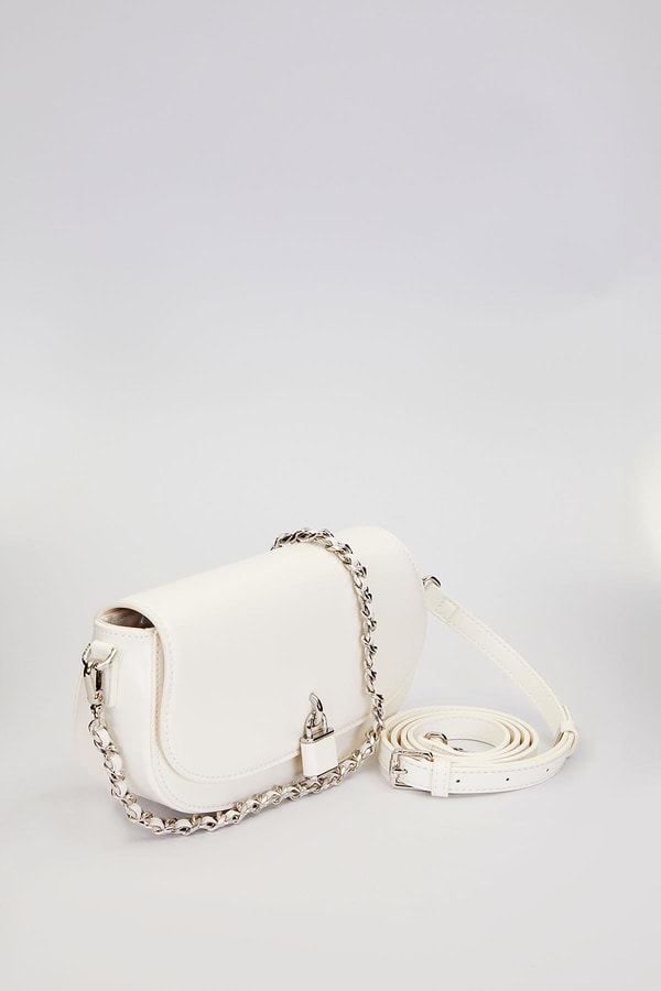 Beyaz Kilit Aksesuar Detaylı Omuz Çantası
