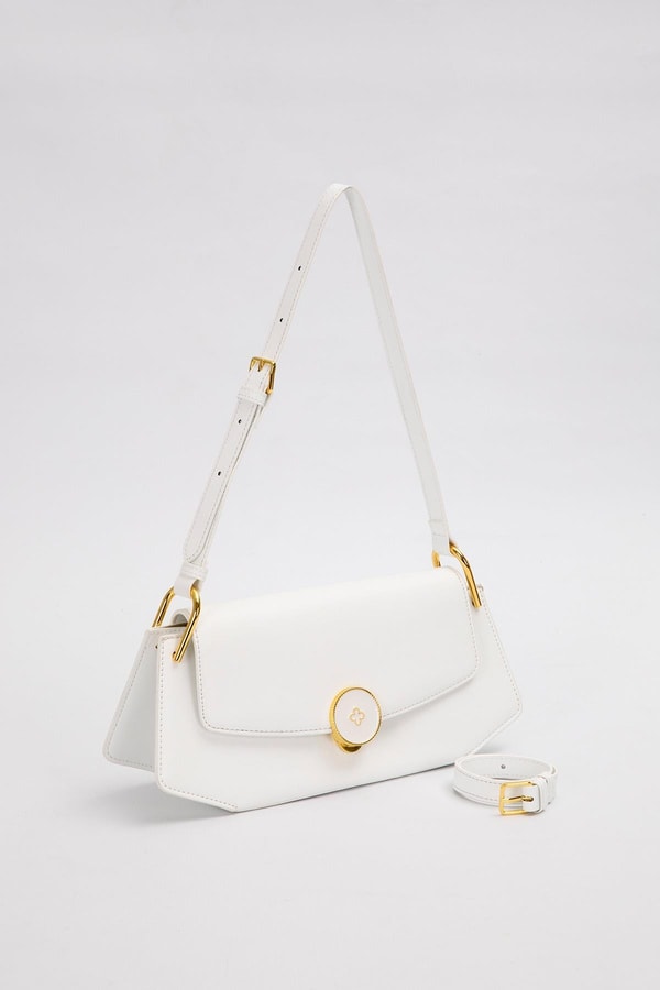 Beyaz Oval Gold Aksesuarlı Omuz Çantası
