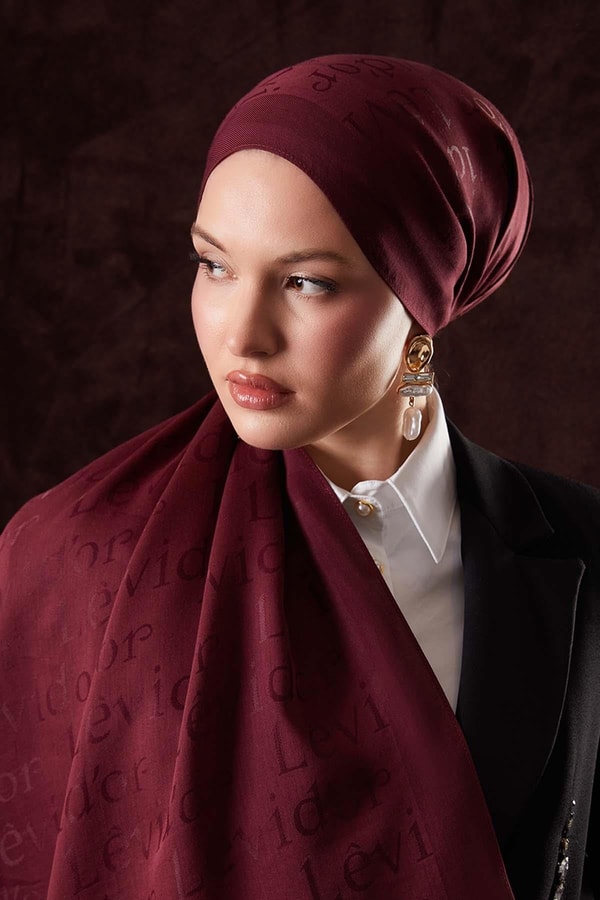 Bordo Yazı Baskılı Naia Jakar Şal