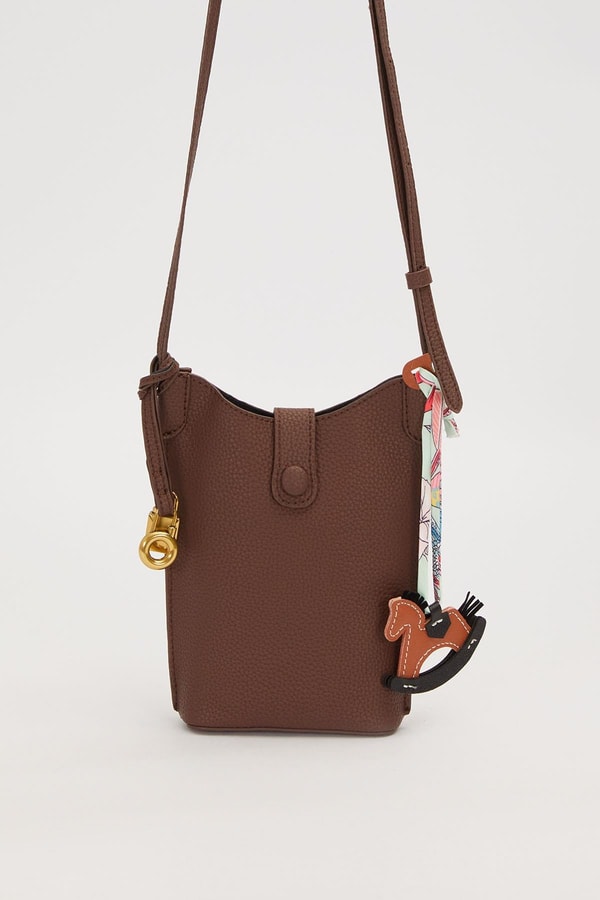 Camel Atlı Charm Detaylı Omuz Çantası