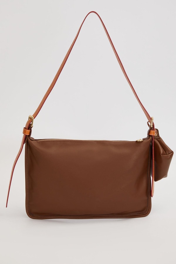 Camel Charm Aksesuar Detaylı Baget Çanta