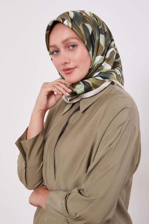 Çimen Yeşili Ebruli Desen Twill İpek Eşarp