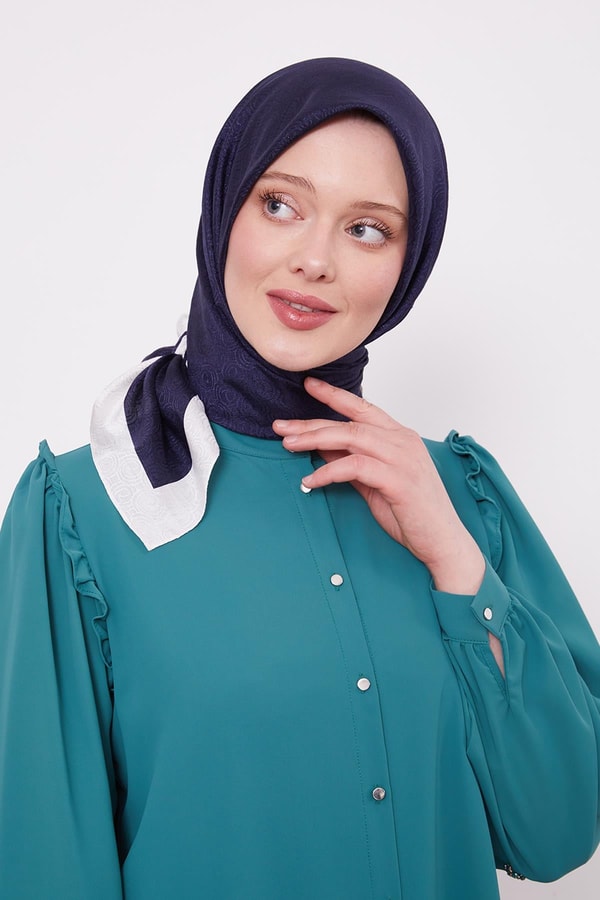 Ekru - Laci Halka Desen Monogram Eşarp