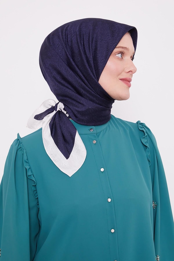 Ekru - Laci Halka Desen Monogram Eşarp
