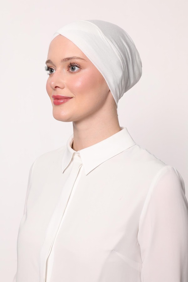 Ekru Pratik Çapraz Bone