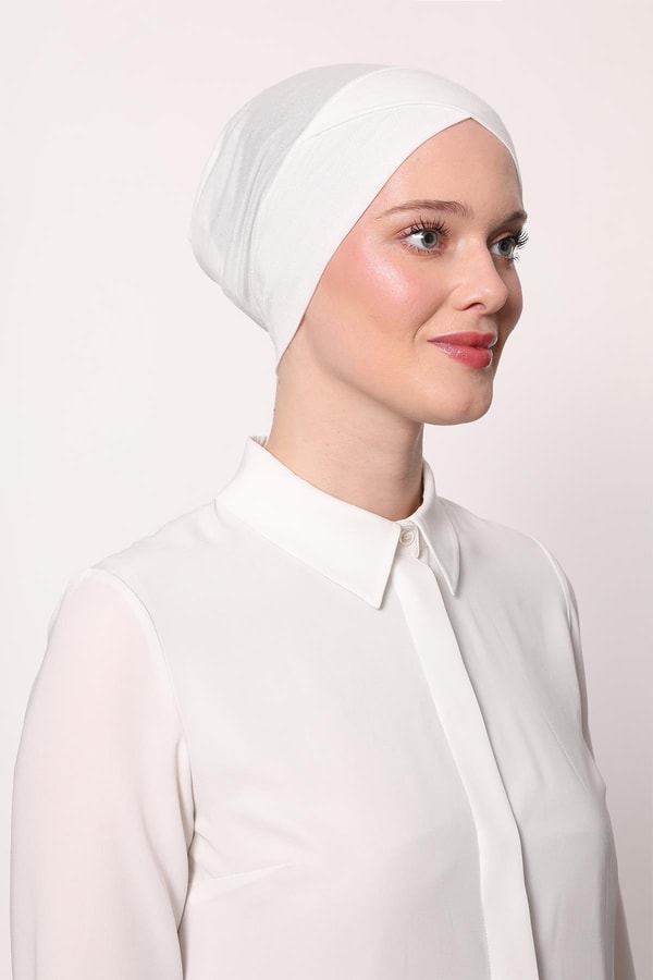 Ekru Pratik Çapraz Bone